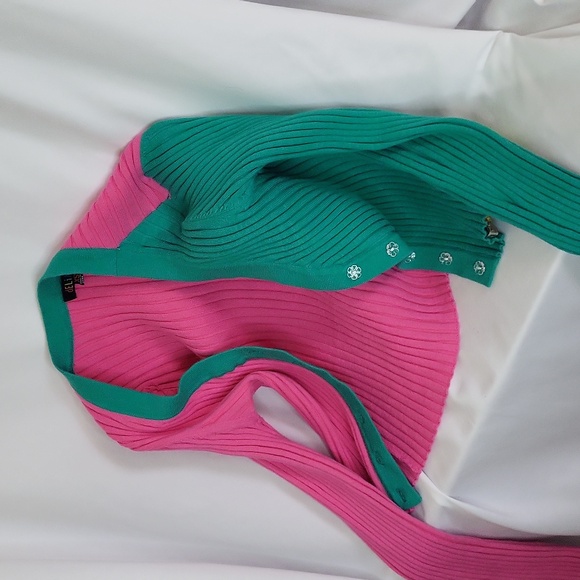 Dollskill Delia*s Two Toned Ribbed Sweater XS Flower Buttons Great condition - Picture 11 of 16